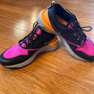 Nike odyssey React shoes - bright colors - women’s size 7- like new condition